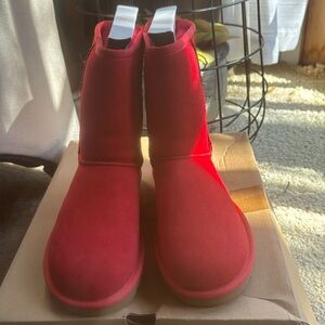 Women Ugg’s size 5m Never Worn